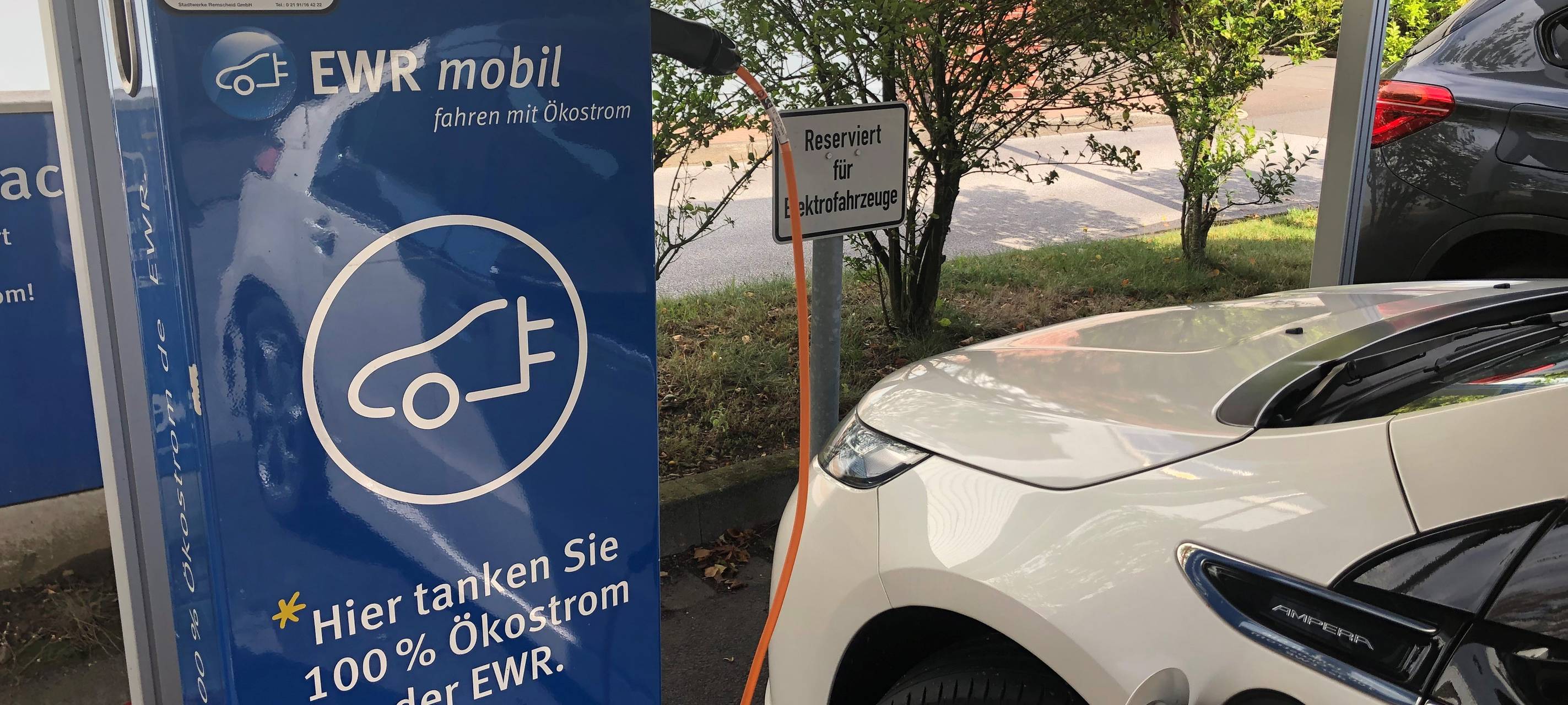 Schnellladepark für E-Autos und E-Lkw in Remscheid eröffnet