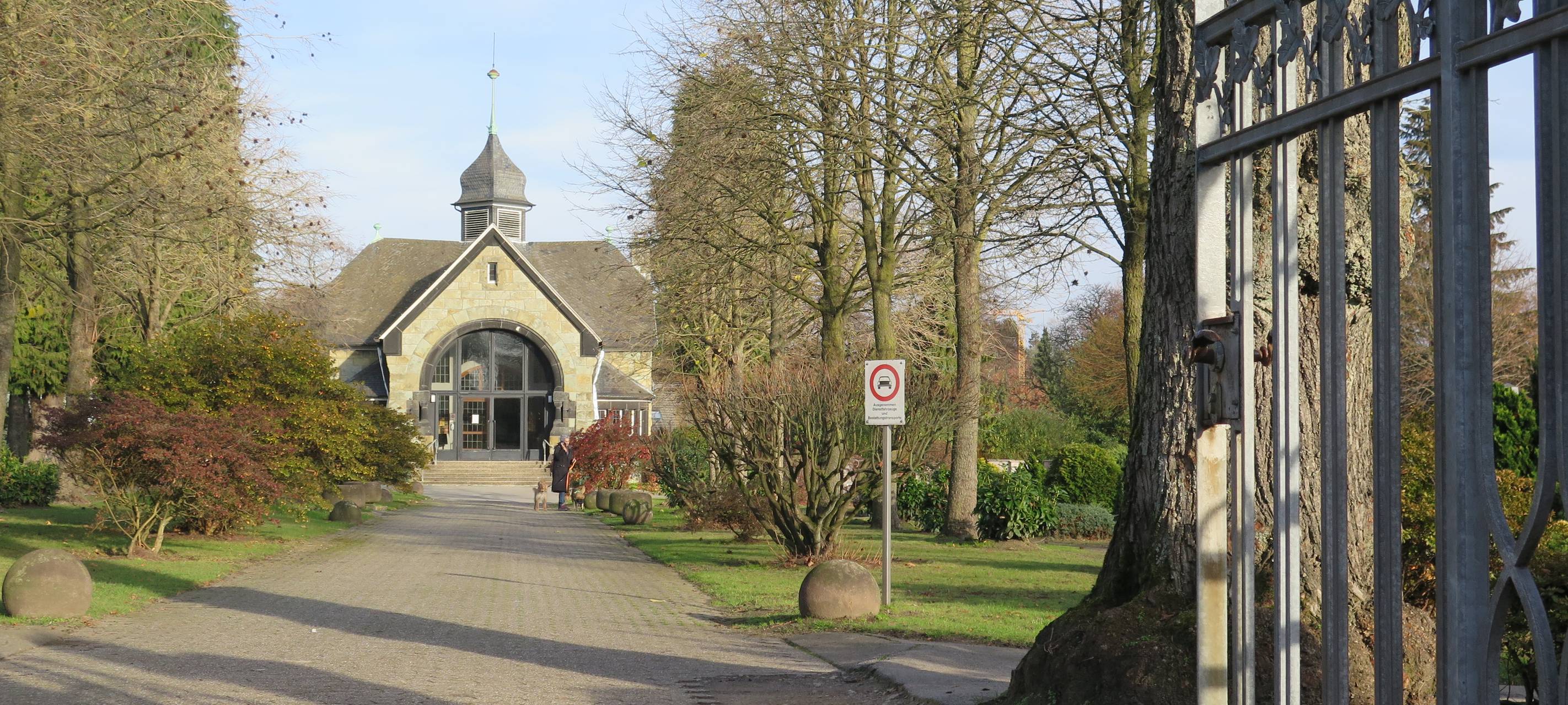 Probleme mit Hundekot auf Solinger Friedhöfen