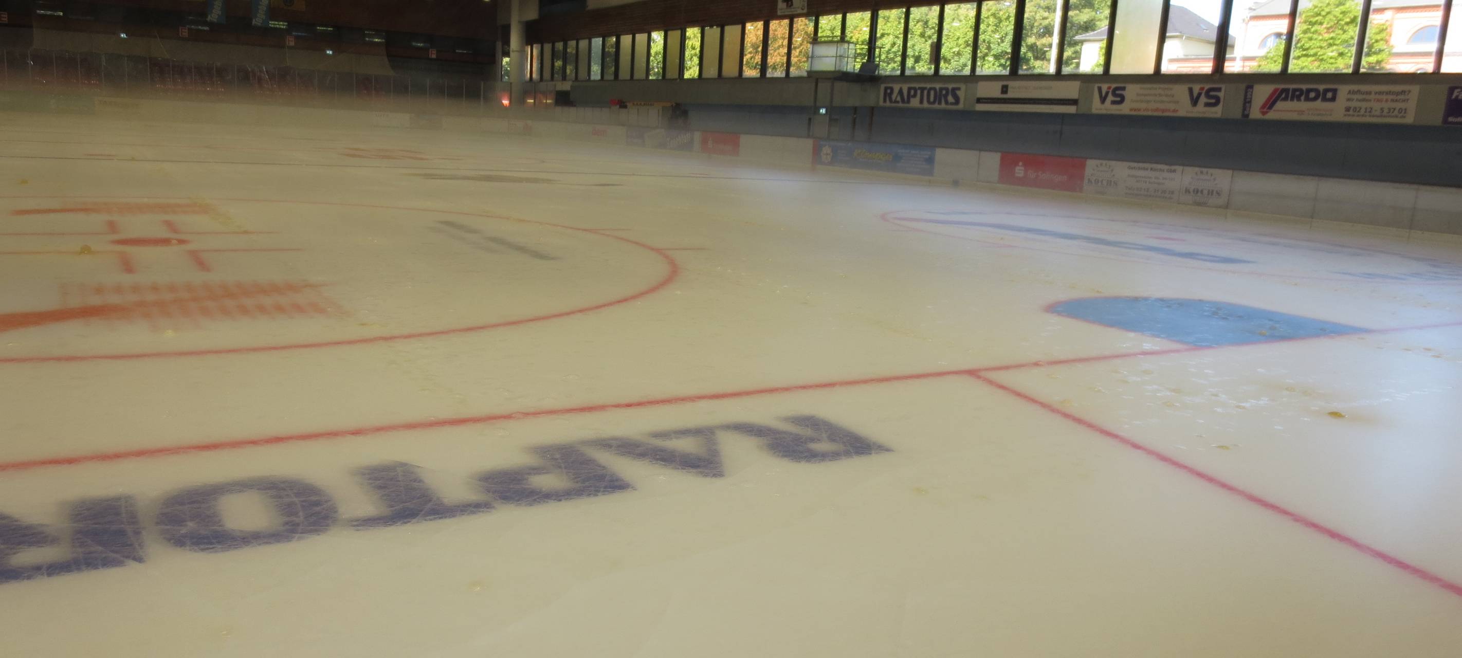 Probleme bei Sanierung: Eissporthalle Solingen vorerst zu