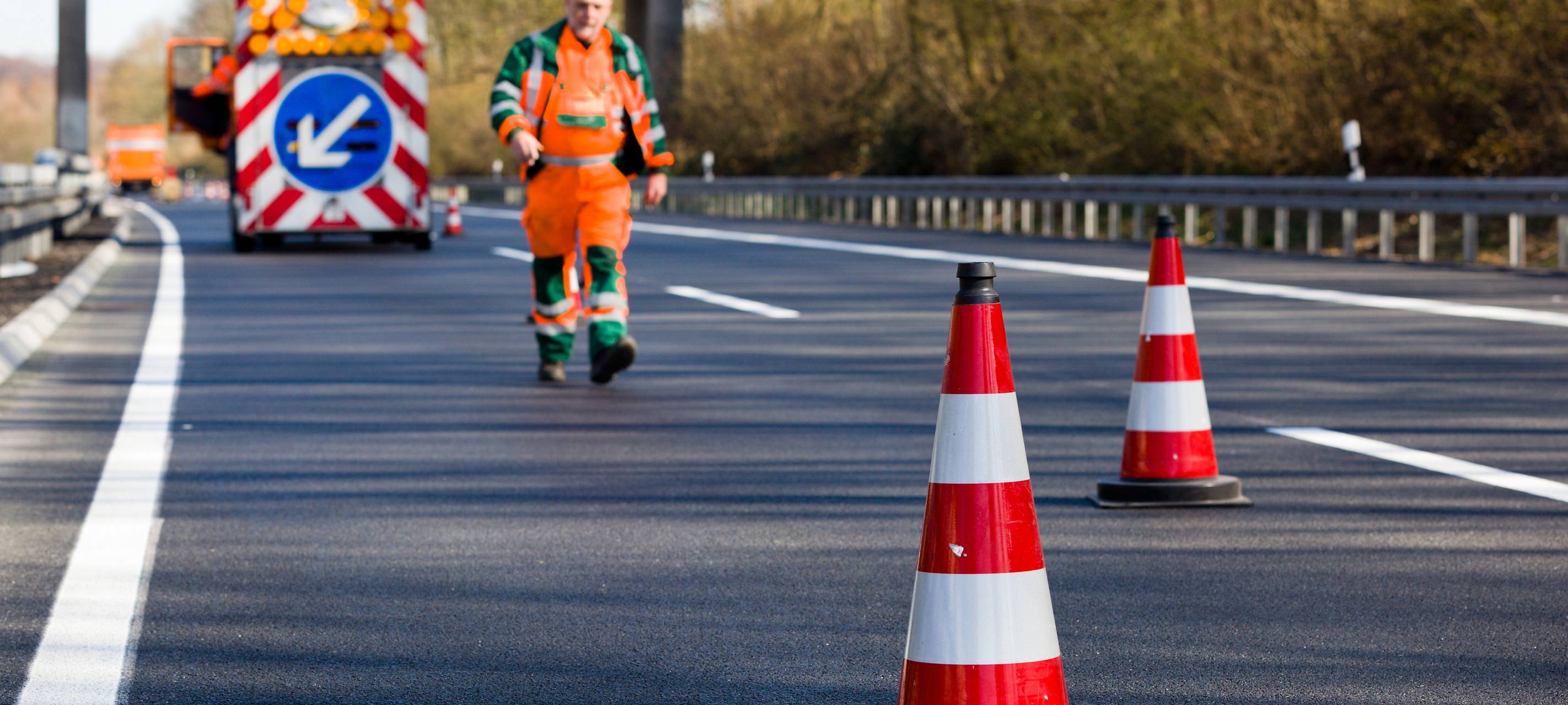 Spur-Sperrung auf A1 bei Wuppertal-Langerfeld