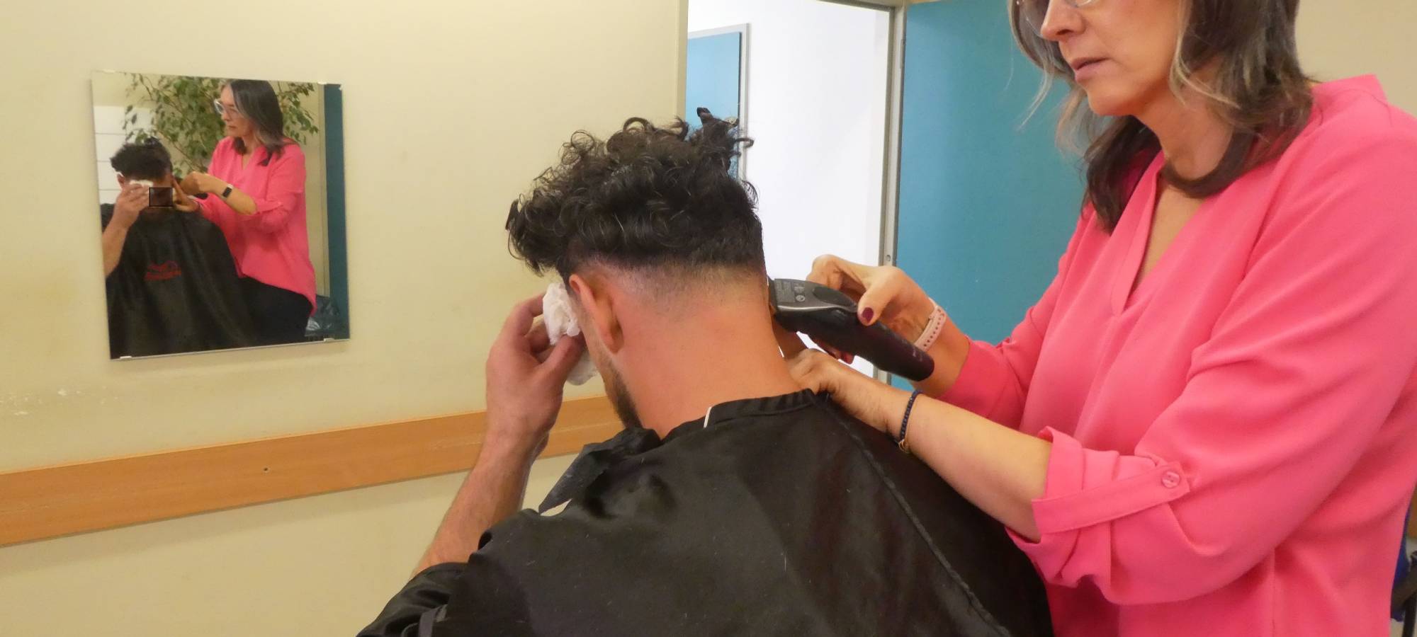 Knast live: Haarrest - Macht Gefängnis schneller grau?