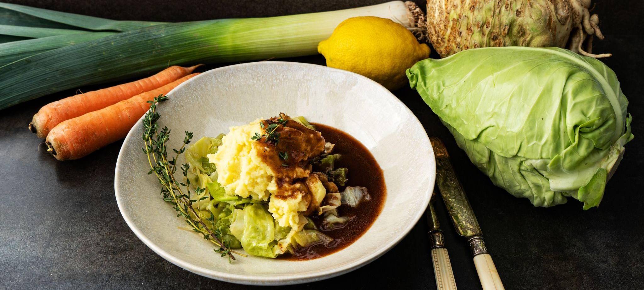 Kartoffelpüree auf Spitzkohl mit Rotweinjus