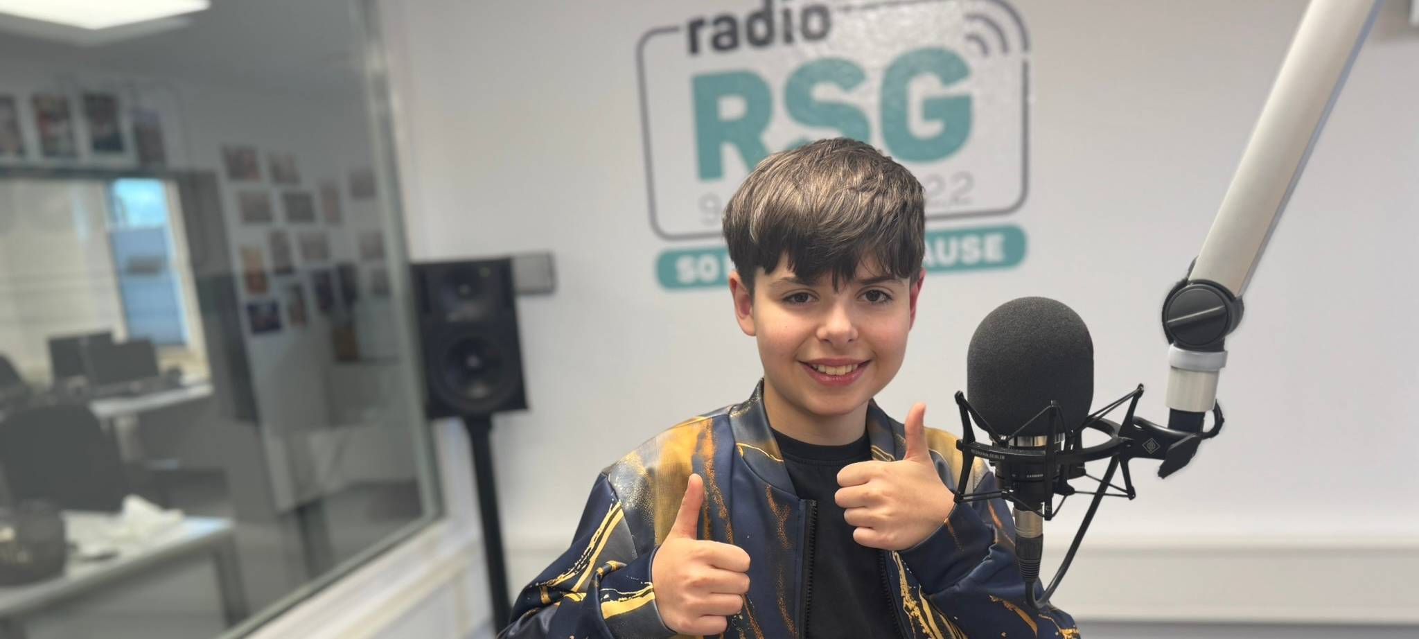 Renat aus Solingen singt im Finale von The Voice Kids