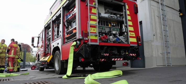 Symbolbild: Unbekannte zündeten eine Mülltonne in Wülfrath an.