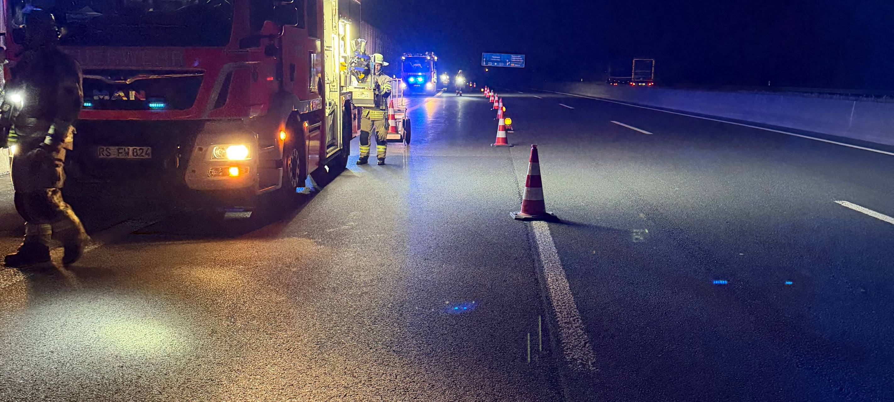 Pkw-Brand auf der Autobahn bei Remscheid